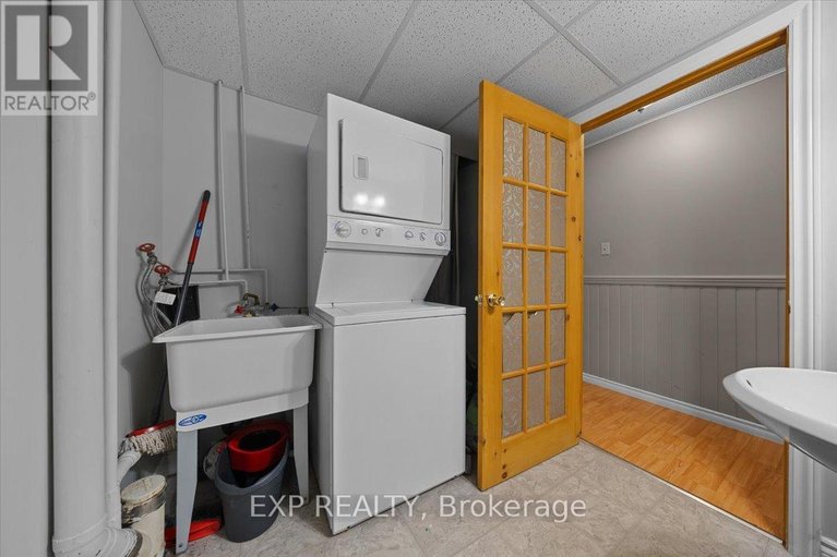 29633381/140-castlegreen-private/hunt-club-parkgreenboro/ottawa/ontario/K1T3N2_31