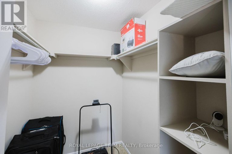 28779123/210-212-viewmount-drive/borden-farmstewart-farmcarleton-heightsparkwood-hills/ottawa/ontario/K2E7X2_19