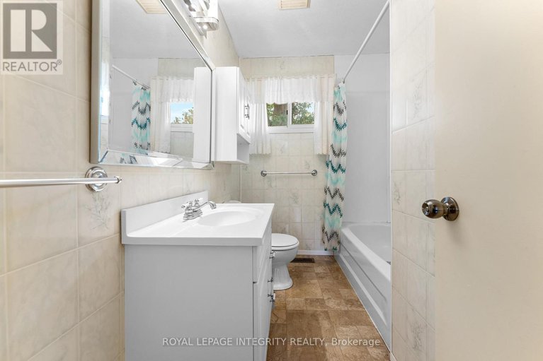 28928918/17-second-avenue/village-of-russell/russell/ontario/K4R1E2_19