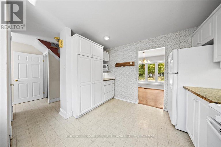 28767158/2326-harding-road/elmvale-acresurbandale/ottawa/ontario/K1G3B9_21