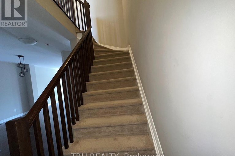 29338433/130-eric-maloney-way/blossom-parkkemp-parkfindlay-creek/ottawa/ontario/K1T0R1_22