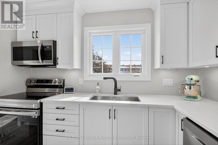 29438114/521-orkney-private/carleton-square/ottawa/ontario/K2C3M7_12