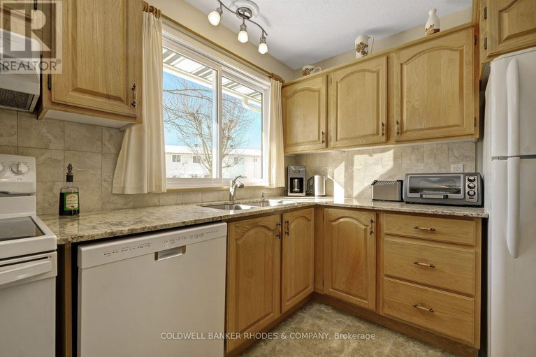 29319583/1550-northdale-street/pineview/ottawa/ontario/K1B4G8_15