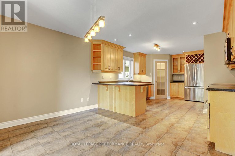 28874347/16-settlement-lane/village-of-russell/russell/ontario/K4R0A4_11