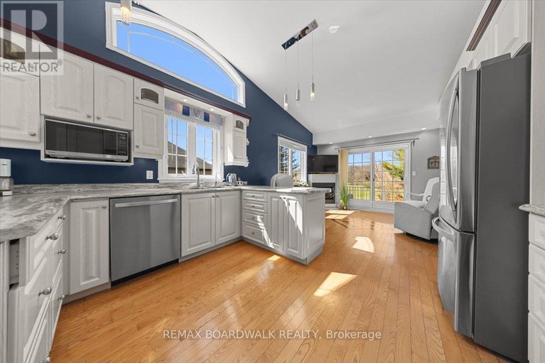 29641184/1210-barnett-drive/cumberland-village/ottawa/ontario/K4C1C7_31