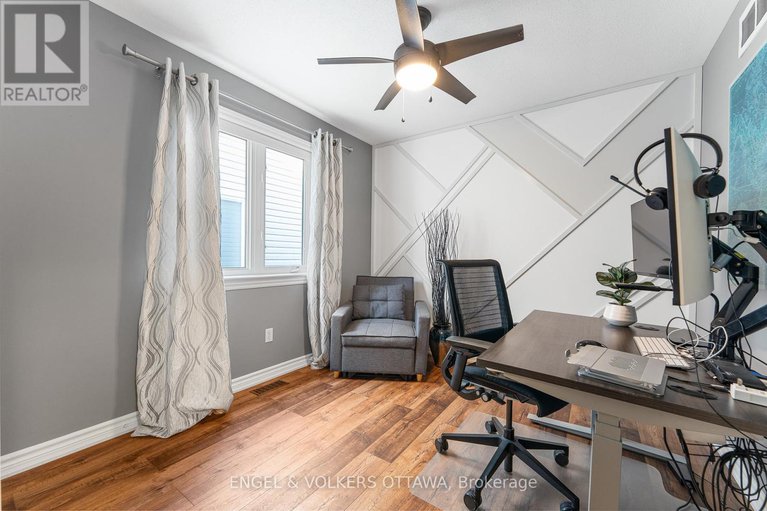 28911455/22-friendly-crescent/stittsville-south/ottawa/ontario/K2S2B6_32