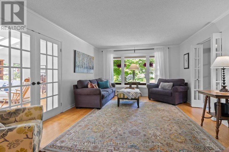 28509464/6431-clingin-lane/manotick-south-to-roger-stevens/ottawa/ontario/K4M1B3_7