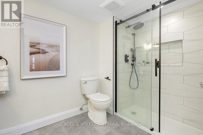 28235435/105a-62-donald-street/overbrook/ottawa/ontario/K1K1N2_25