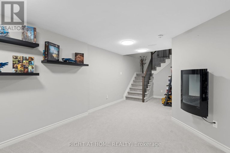 28530019/5-merrill-street/stittsville-north/ottawa/ontario/K2S2M8_28