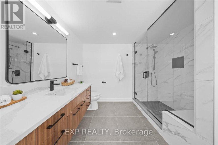 29377335/41-qualicum-street/bruce-farmgraham-parkqualicumbellands/ottawa/ontario/K2H7H3_34