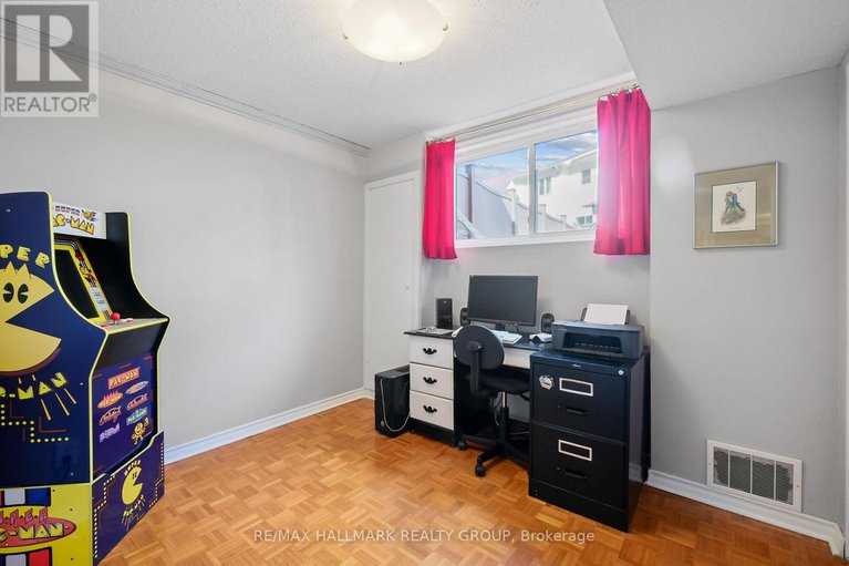 28228944/1811-applegrove-court/beacon-hill-south/ottawa/ontario/K1J6S4_18