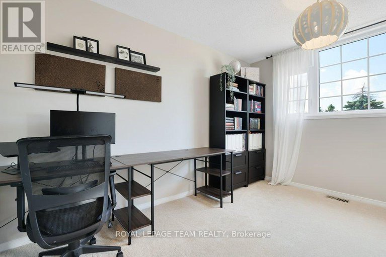 28522929/8-black-rivers-place/bridlewood/ottawa/ontario/K2M2E2_36