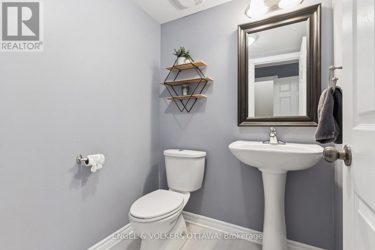 28966658/161-des-pins-street/village-of-russell/russell/ontario/K4R0B9_20