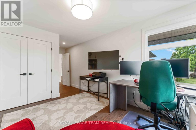 28939838/1546-claymor-avenue/carleton-heights/ottawa/ontario/K2C1T1_28