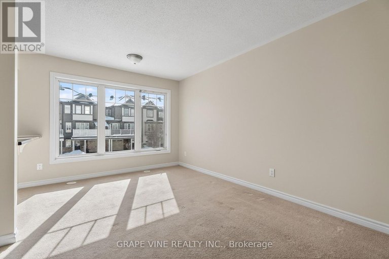 29419636/330-sweet-grass-circle/half-moon-bay/ottawa/ontario/K2J5W9_15