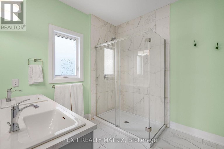 29468824/128-lyon-street/embrun/russell/ontario/K0A1W0_20