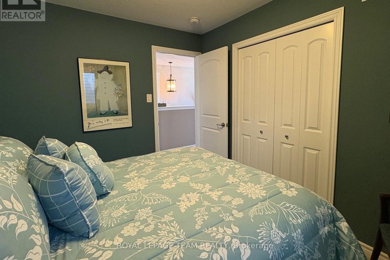 29339123/979-shimmerton-circle/emerald-meadowstrailwest/ottawa/ontario/K2M0L4_20