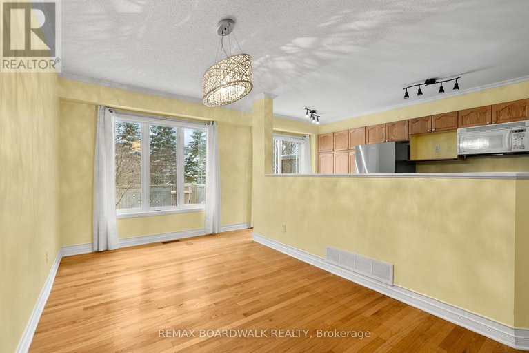 29251894/42-college-circle/castle-heights/ottawa/ontario/K1K4R8_12