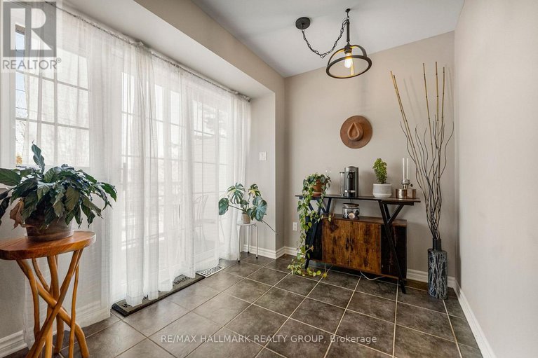 29051360/440-edgeworth-avenue/woodroffe/ottawa/ontario/K2B5L1_19