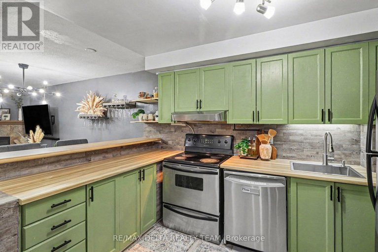 29388557/a-6704-jeanne-darc-boulevard/convent-glen-north/ottawa/ontario/K1C6E9_17