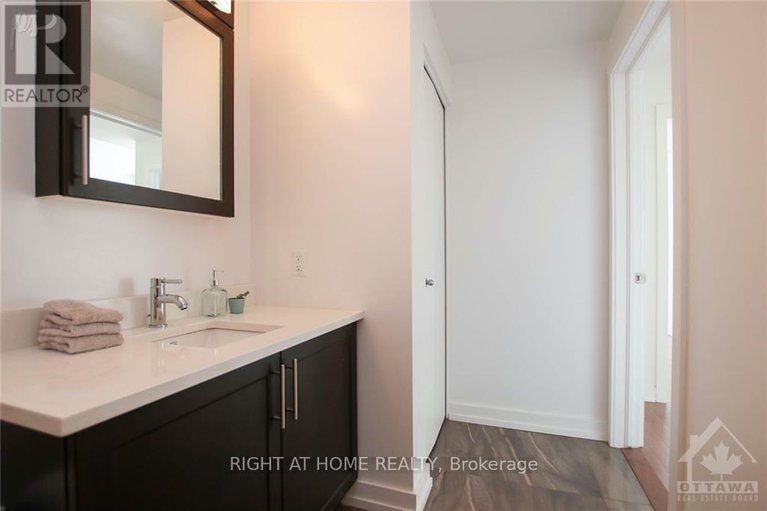 28668449/2306-40-nepean-street/ottawa-centre/ottawa/ontario/K2P0X5_11