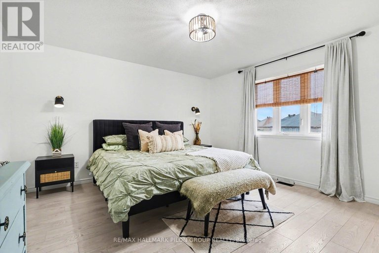 29660608/218-rolling-meadow-crescent/mer-bleuebradley-estatesanderson-park/ottawa/ontario/K1W0B1_11