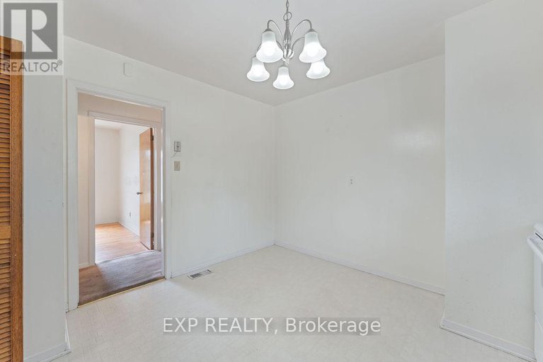 28779116/2536-roman-avenue/queensway-terrace-north/ottawa/ontario/K2B7X9_17