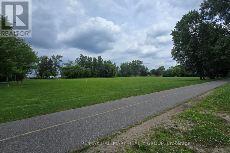 28608345/2923-ahearn-avenue/britannia/ottawa/ontario/K2B7A1_31