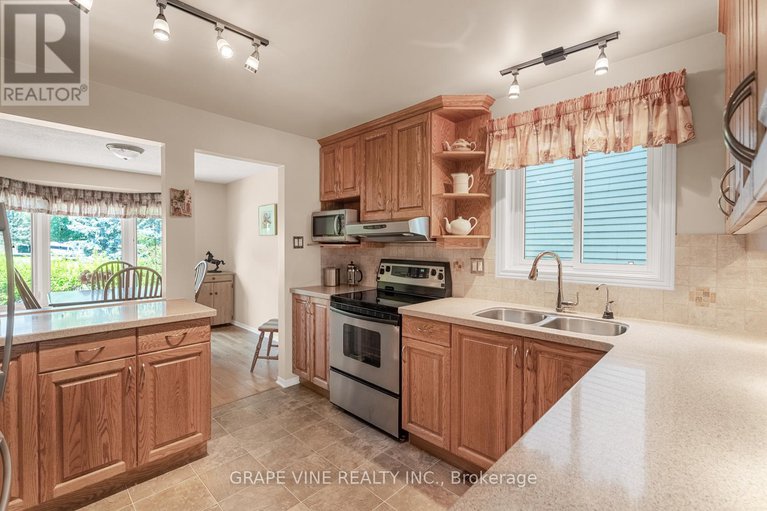 28662604/34-four-seasons-drive/borden-farmstewart-farmcarleton-heightsparkwood-hills/ottawa/ontario/K2E7P8_5