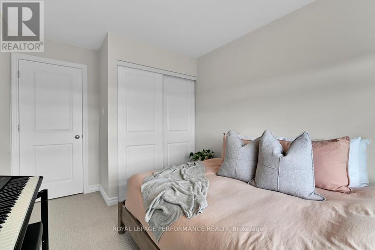 28973137/22-verglas-lane/mer-bleuebradley-estatesanderson-park/ottawa/ontario/K1W0P5_29