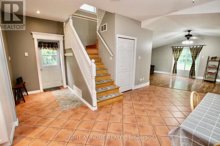 28500319/13928-connaught-road-s/north-dundas-winchester-twp/north-dundas/ontario/K0C1H0_19