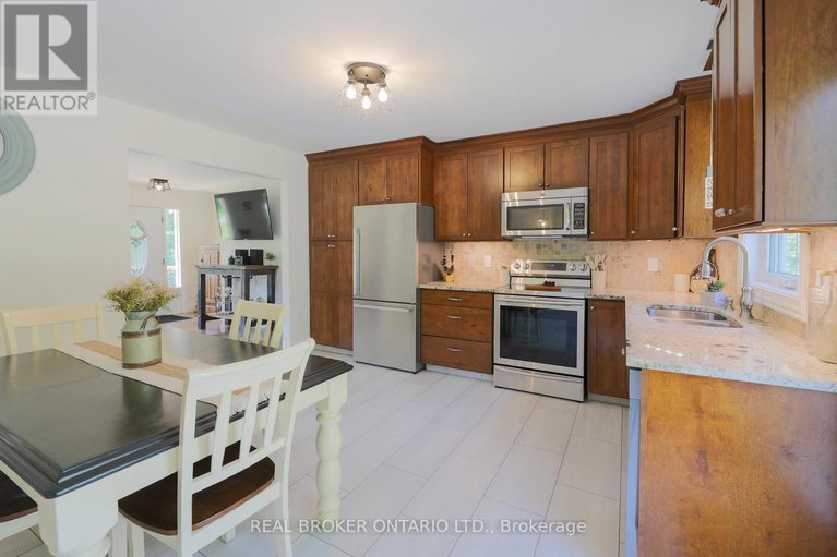 27986802/8-benjamin-lane/north-grenville-twp-kemptville-east/north-grenville/ontario/K0G1J0_11