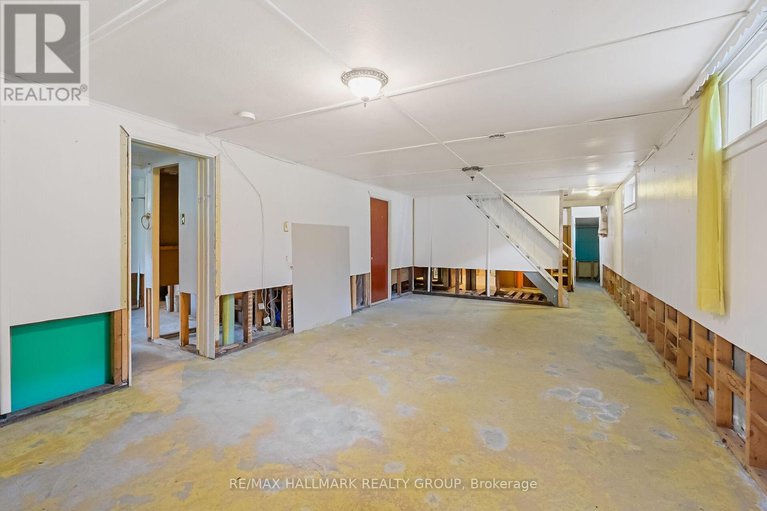28492513/151-fanshaw-avenue/applewood-acres/ottawa/ontario/K1H6C8_21