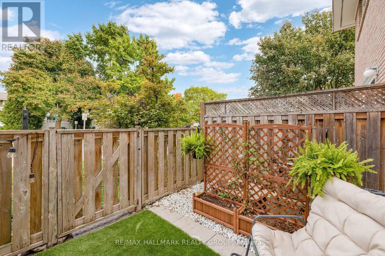 28989404/81-hadley-circle/bells-corners/ottawa/ontario/K2H7Z8_13