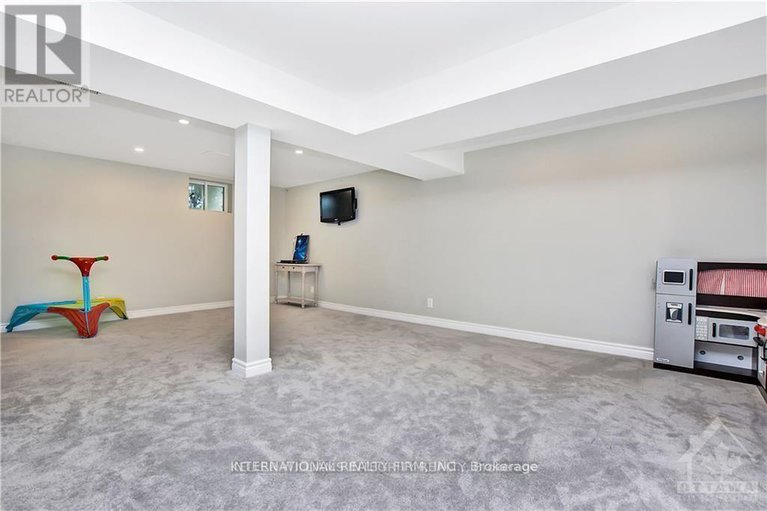 29309662/5-murphy-court/rural-kanata-central/ottawa/ontario/K2W1B7_12