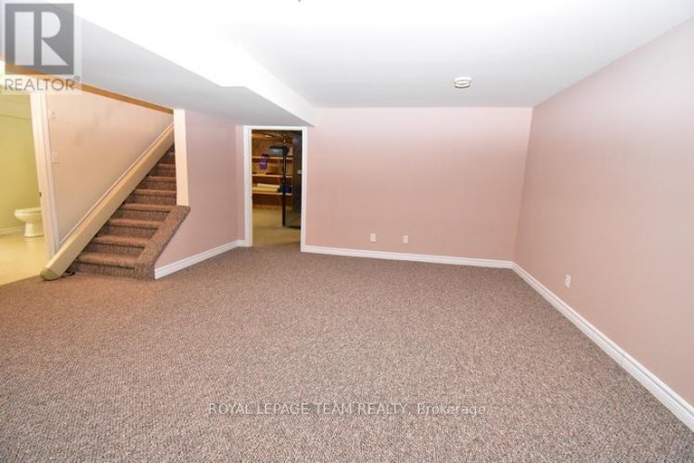 29135893/5516-meadowbrook-drive/iroquois/south-dundas/ontario/K0E1K0_15