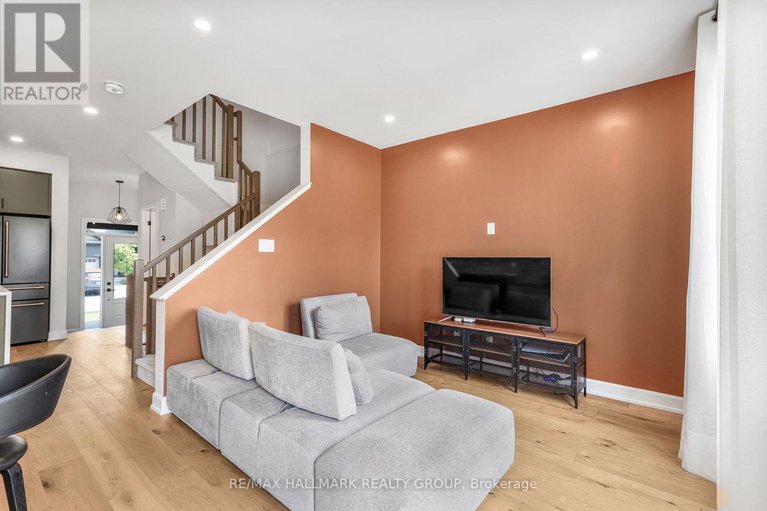 28711470/404-premiere-lane/town-of-rockland/clarence-rockland/ontario/K4K0M7_15