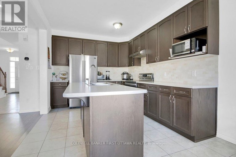 29649584/4852-abbott-street-e/emerald-meadowstrailwest/ottawa/ontario/K2S1E7_12