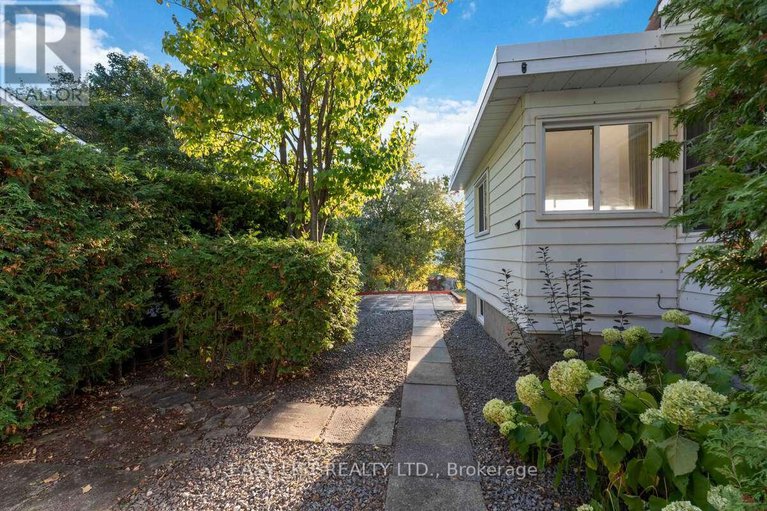 28977223/1290-st-jean-street/convent-glen-south/ottawa/ontario/K1C1N6_23