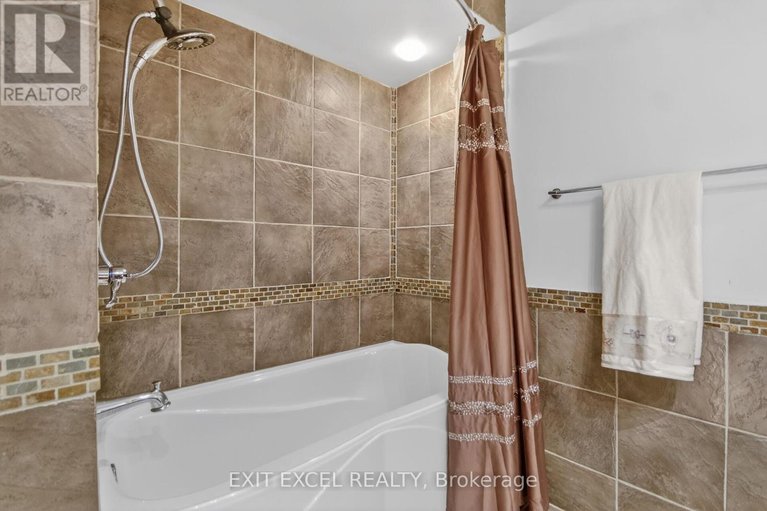 29577468/1093-b-normandy-cr-normandy-crescent/carleton-heights/ottawa/ontario/K2C0L9_35