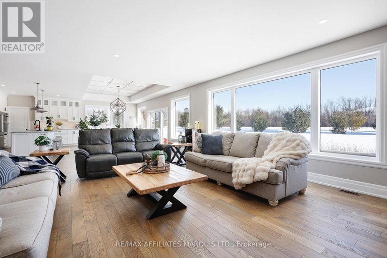 29355024/18150-st-laurent-boulevard/south-glengarry-charlottenburgh-twp/south-glengarry/ontario/K6H0G7_8