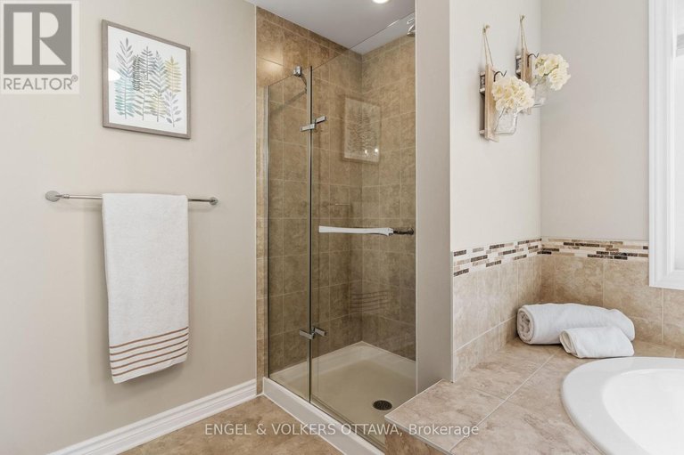 29651114/56-settlement-lane/village-of-russell/russell/ontario/K4R0A4_29