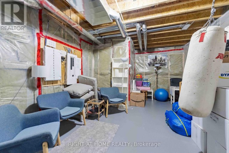 29564019/272-maygrass-way/remainder-of-stittsville-area/ottawa/ontario/K2S2K9_36