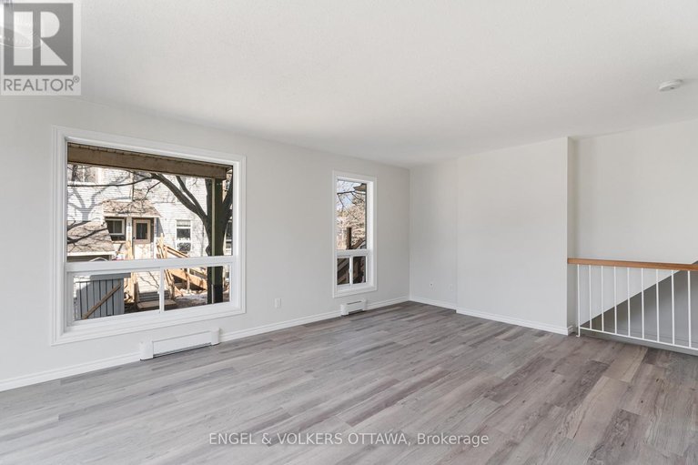 28138585/1504-tanguay-court/katimavik/ottawa/ontario/K2L3X8_9