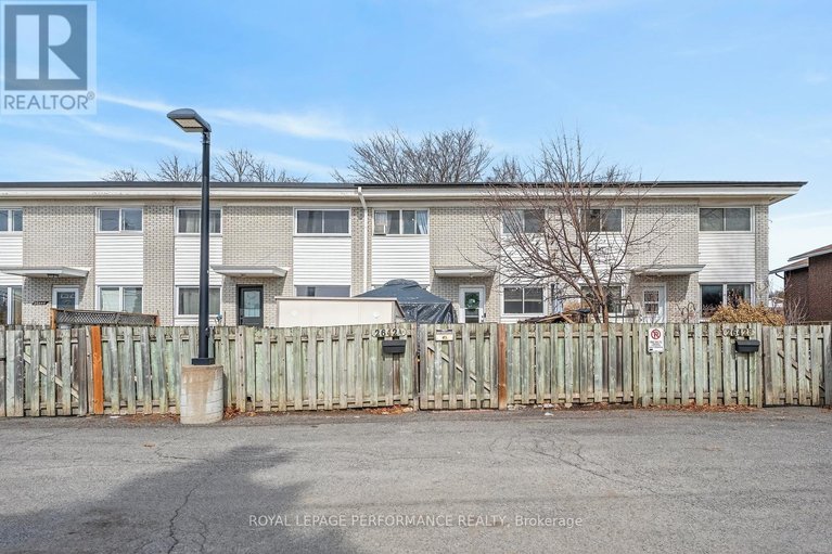 29558178/a-2642-moncton-road/queensway-terrace-north/ottawa/ontario/K2B7W1_1