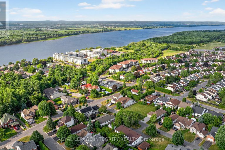 29023134/924-beauchamp-avenue/hiawatha-parkconvent-glen/ottawa/ontario/K1C3A8_38