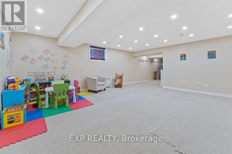 28971340/4085-kelly-farm-drive/blossom-parkkemp-parkfindlay-creek/ottawa/ontario/K1T4J3_41
