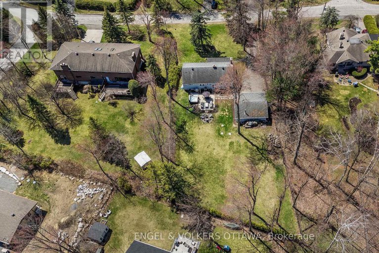 28232001/8-pineglen-crescent/pineglencountry-place/ottawa/ontario/K2E6X7_2