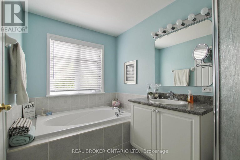 28429384/193-deercroft-avenue/longfields/ottawa/ontario/K2J5J4_17