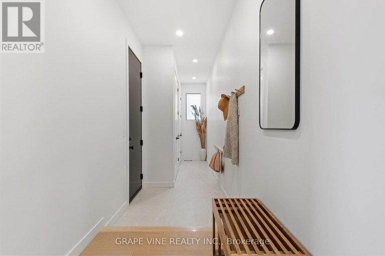 29642909/1108a-falaise-road/borden-farmstewart-farmcarleton-heightsparkwood-hills/ottawa/ontario/K2E6R2_18